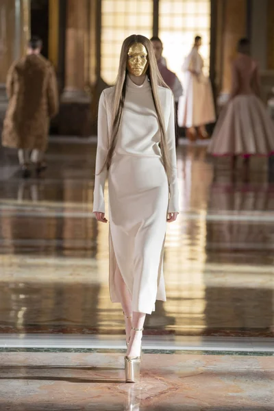 Look 14